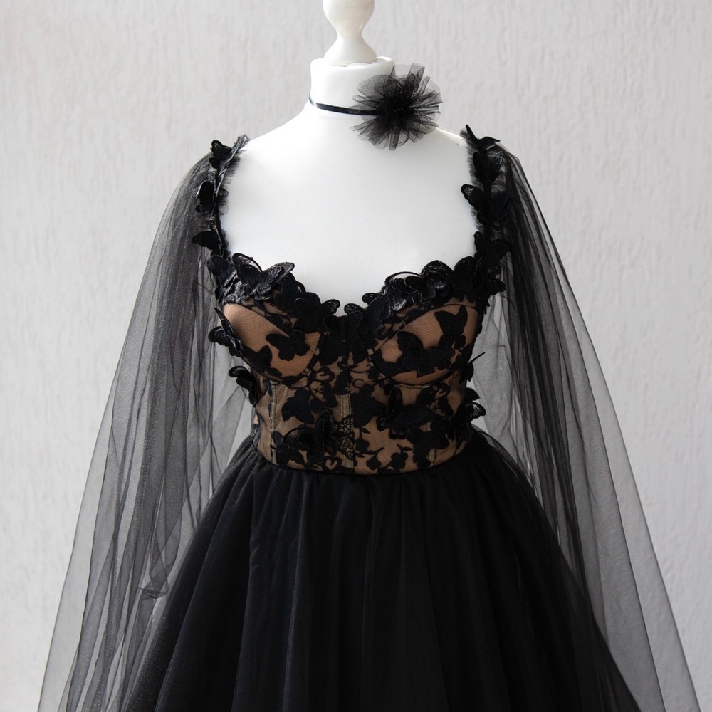Elegant Black Lace Evening Dress